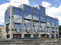 905428 Gezicht op het kantoorgebouw van de ING Bank (Daalsesingel 1) te Utrecht, van bij de gesloten Catharijnebaan.